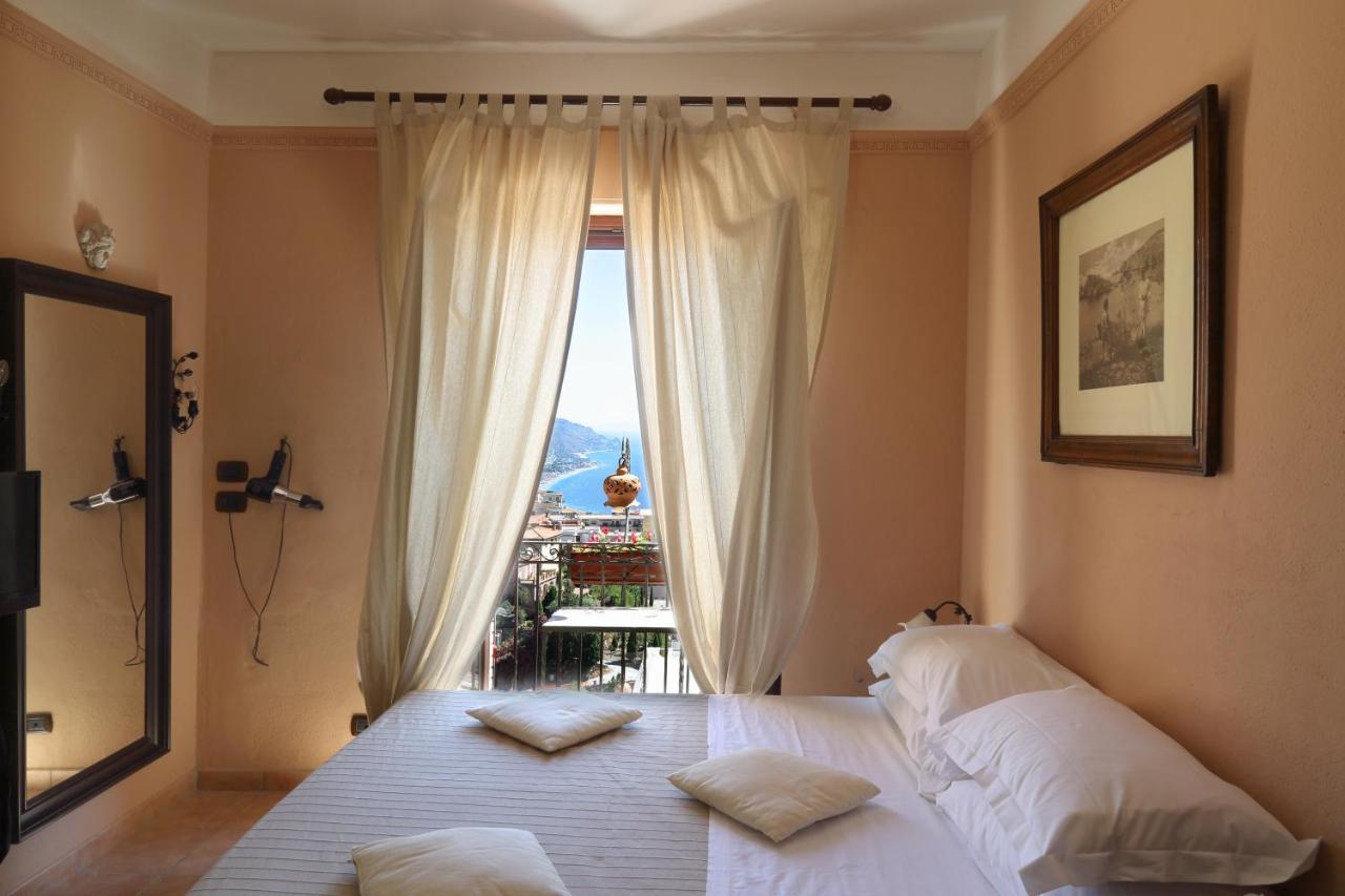 Isoco Guest House Sant'Alessio Siculo Exterior photo